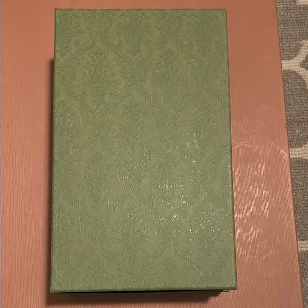 Gucci Embossed Green Box - Picture 3 of 6